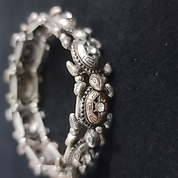 Metal Strech Turtle Bracelet - Picture 2 of 3